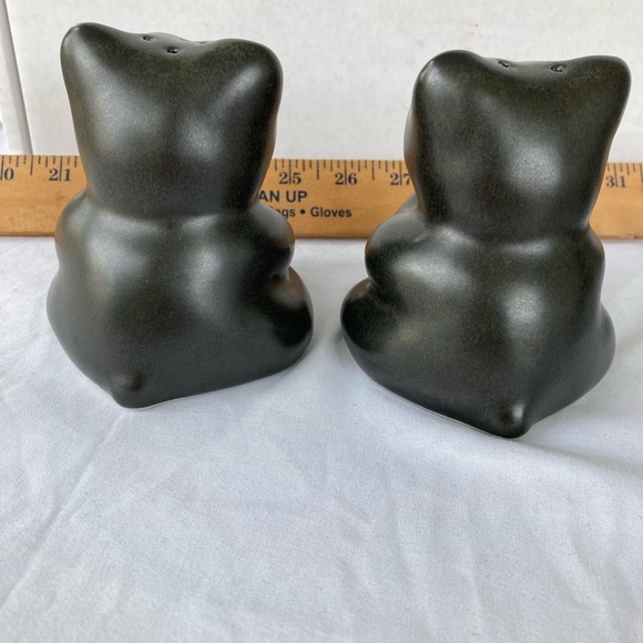 Pigeon Valley Pottery Bear Salt & Pepper signed T Bullen 04 - Picture 2 of 3